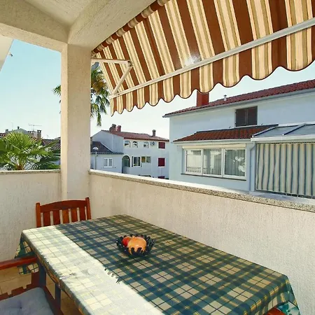Apartmán Awesome In With Kitchen Poreč